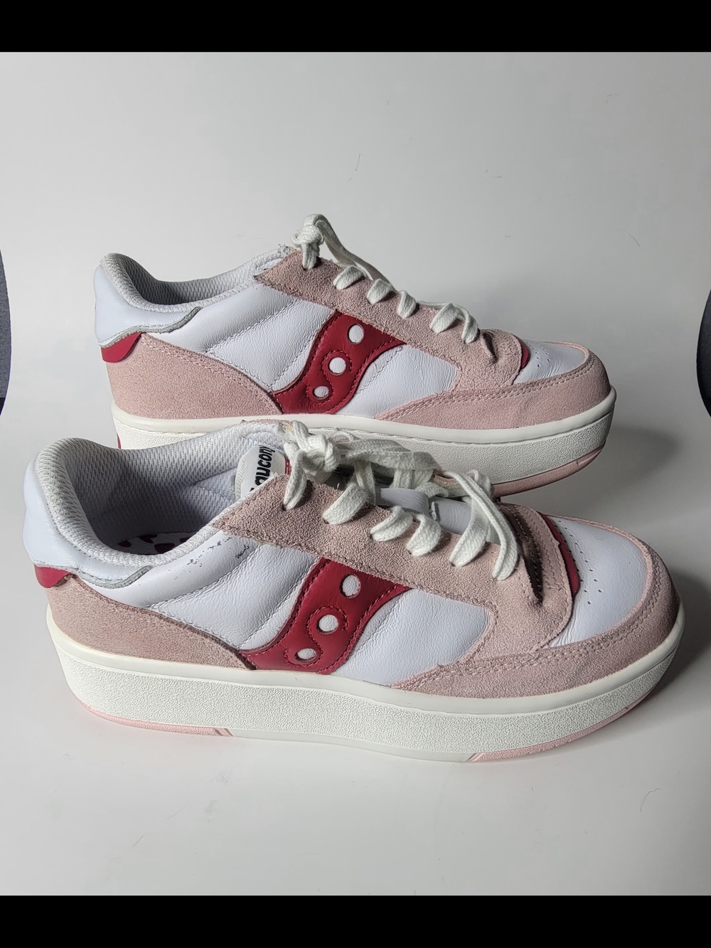 Saucony Pink & White Suede Low-Top Sneakers Size 6.5